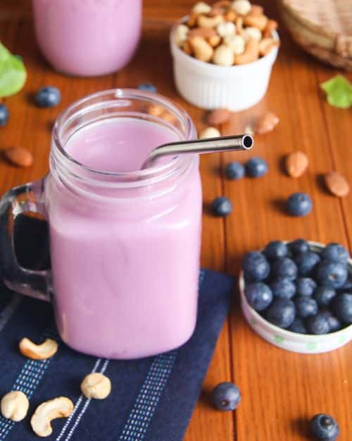 Blueberry cashew nut shake