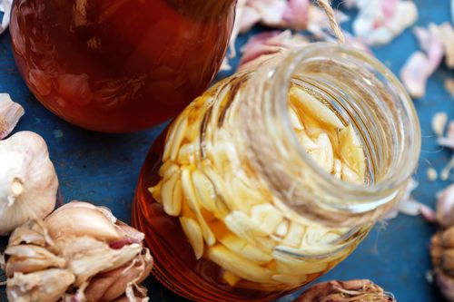 raw garlic and honey