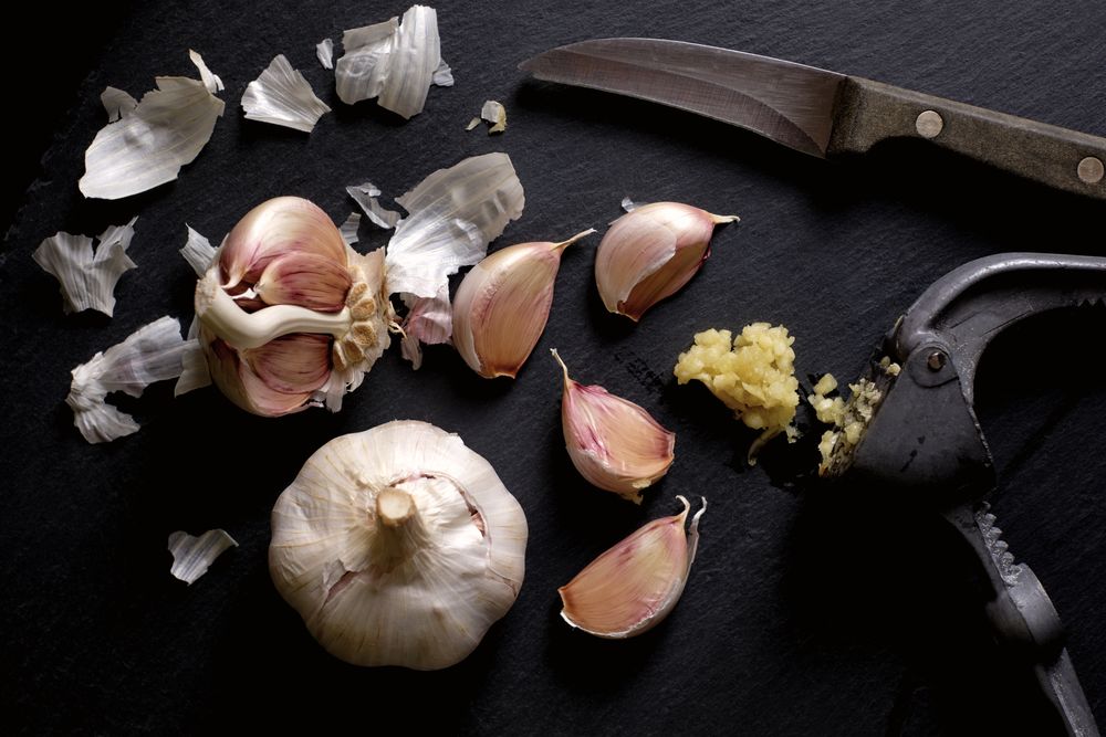 what role does garlic play when dieting