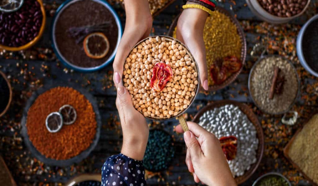 Chickpeas Benefits - Nutritional Value, Weight Loss, Recipes | HealthifyMe Chickpeas Benefits - Nutritional Value, Weight Loss, Recipes | HealthifyMe