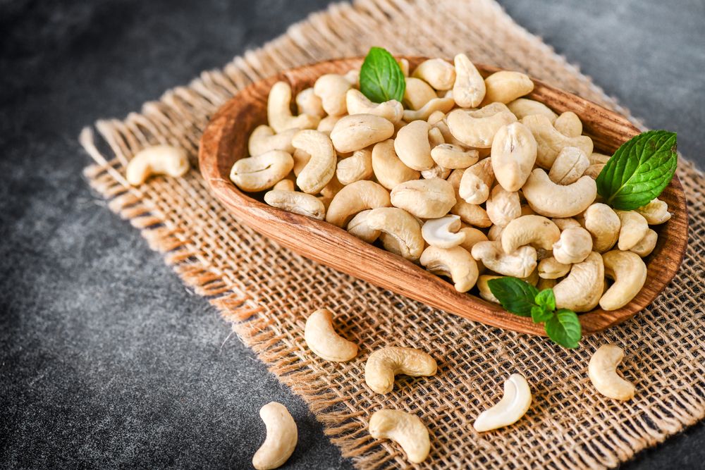 Cashews – Benefits, Nutritional Facts, and Drawbacks - HealthifyMe