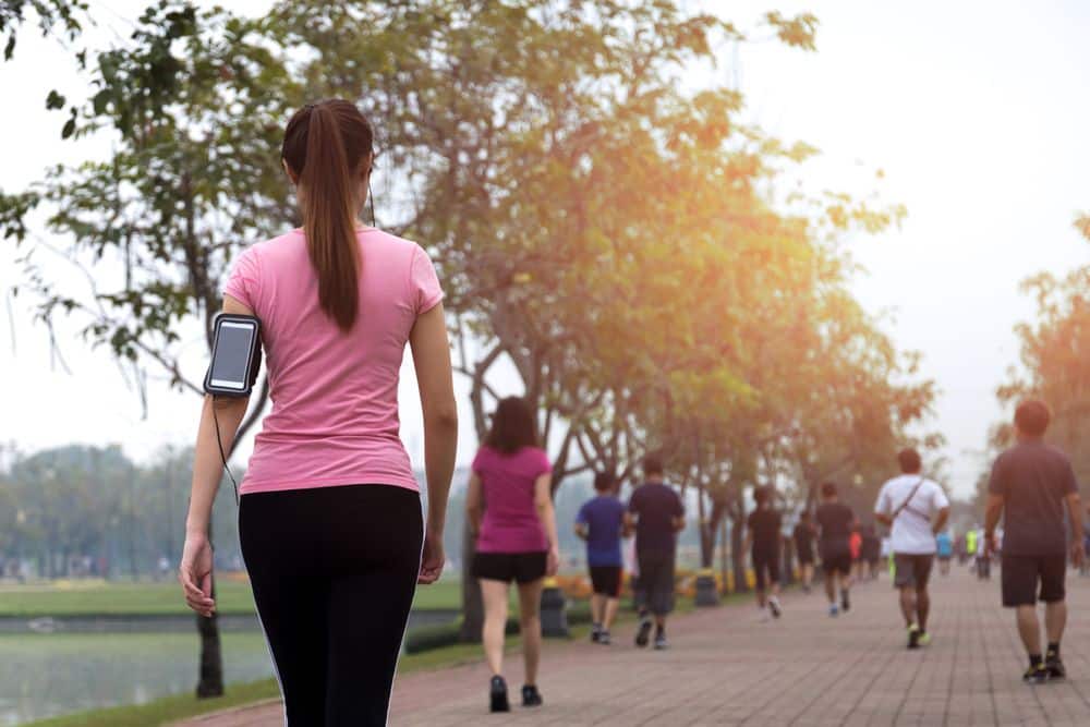 13 Health Benefits of Regular Morning Walk - HealthifyMe