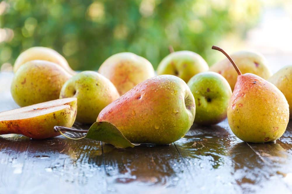 9 Surprising Health Benefits of Pears