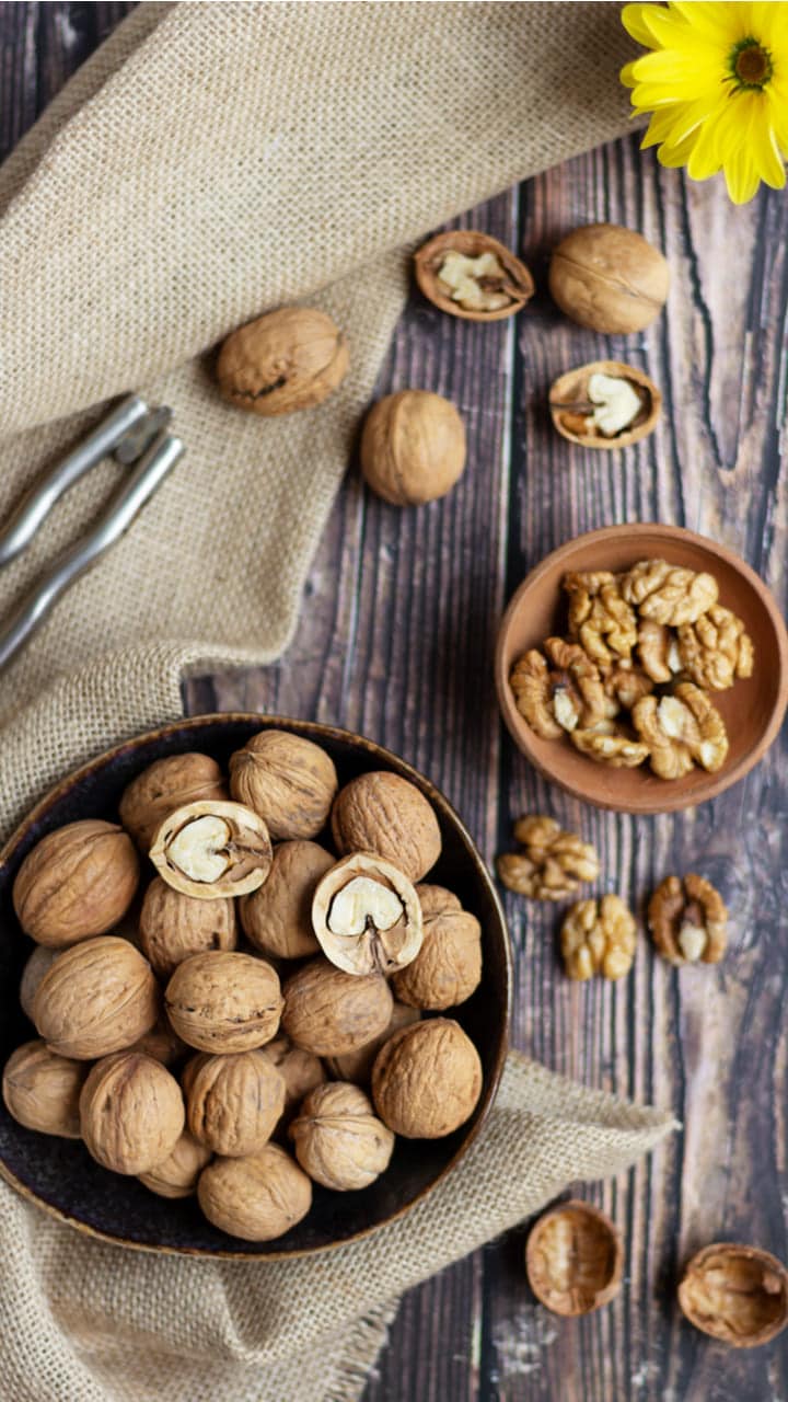 10 Amazing Health Benefits Of Walnuts - HealthifyMe