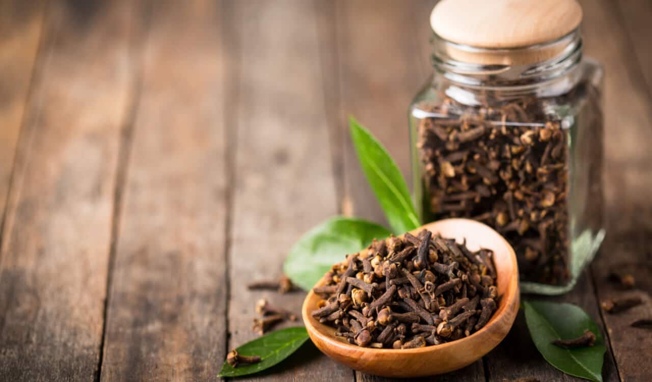 Cloves - Benefits, Uses, Nutrition, & Side Effects - HealthifyMe