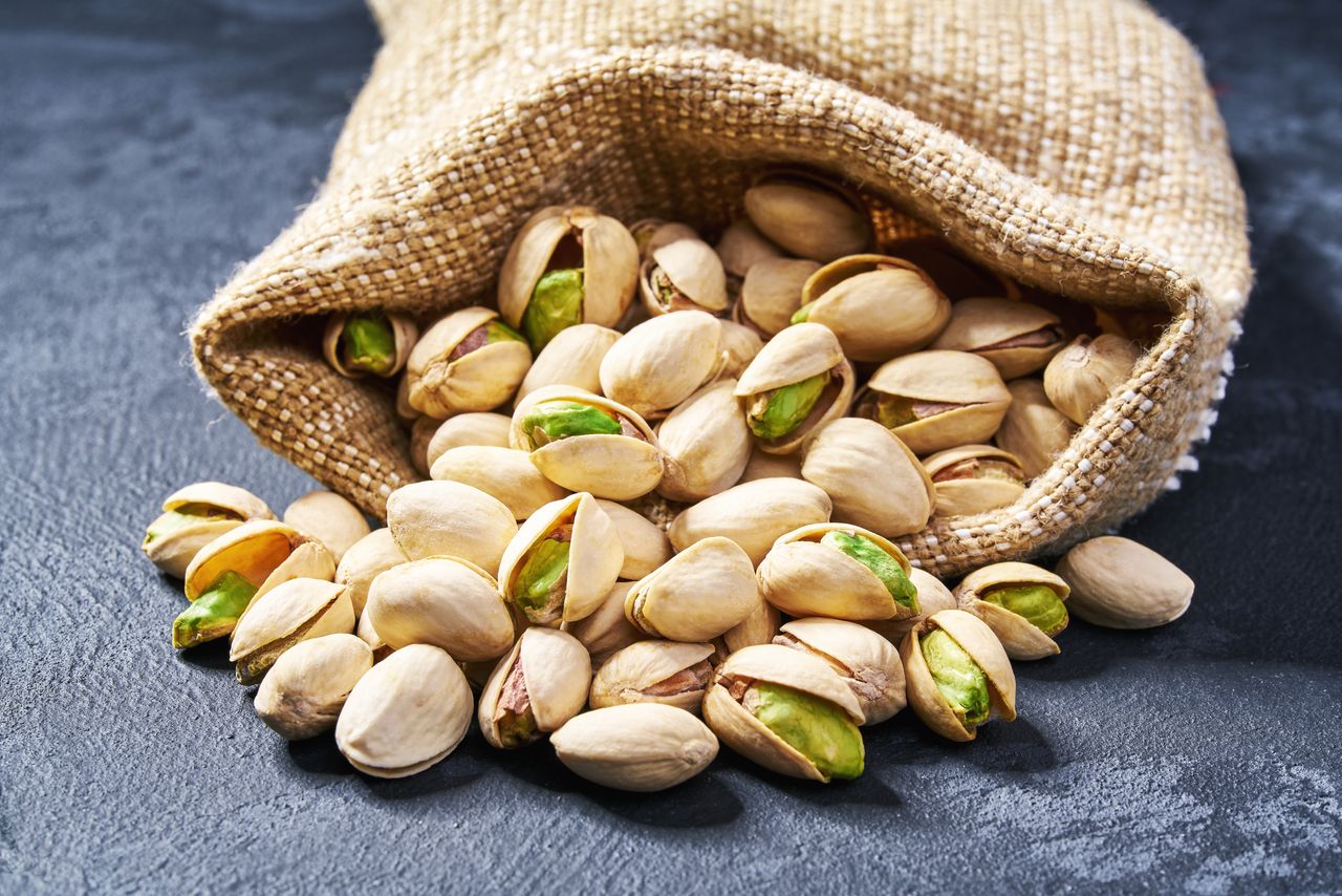 Pistachios: Nutritional Value, Benefits and Side Effects