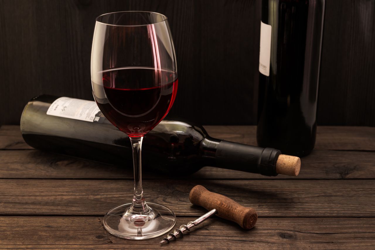 Red Wine: Types, Benefits, Recipes and Side Effects- HealthifyMe