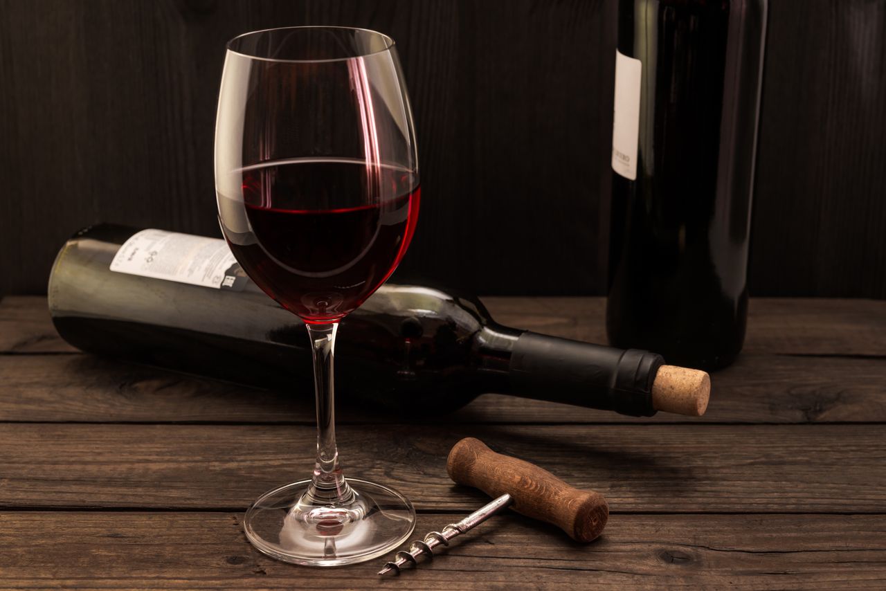 Red Wine: Types, Benefits, Recipes and Side Effects