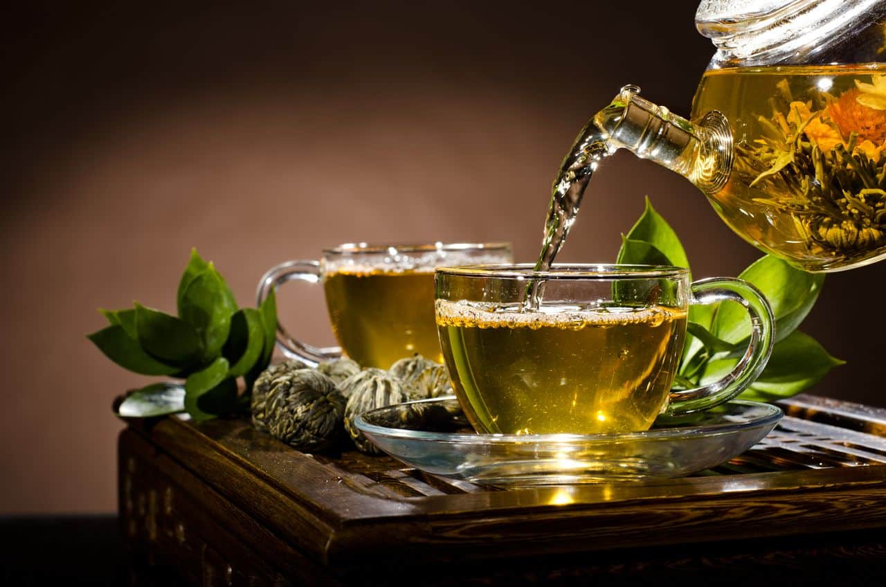 Potential Side Effects of Excess Green Tea- HealthifyMe