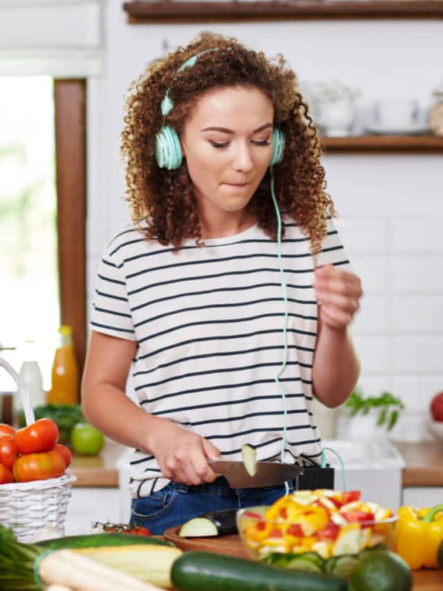 https://www.healthifyme.com/blog/web-stories/vitamin-k-foods/