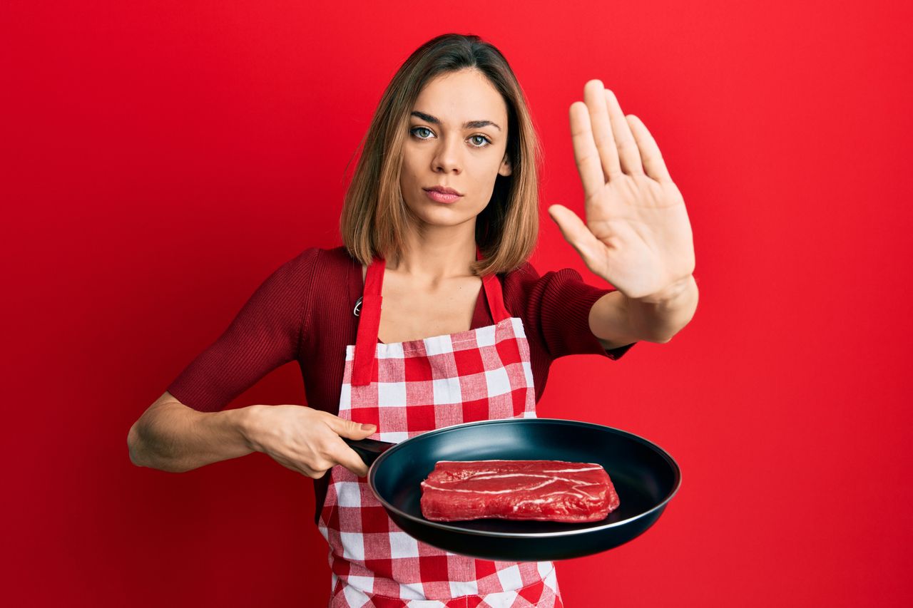 Eating Red Meat Leads to Cancer Growth: Myth or Truth- HealthifyMe
