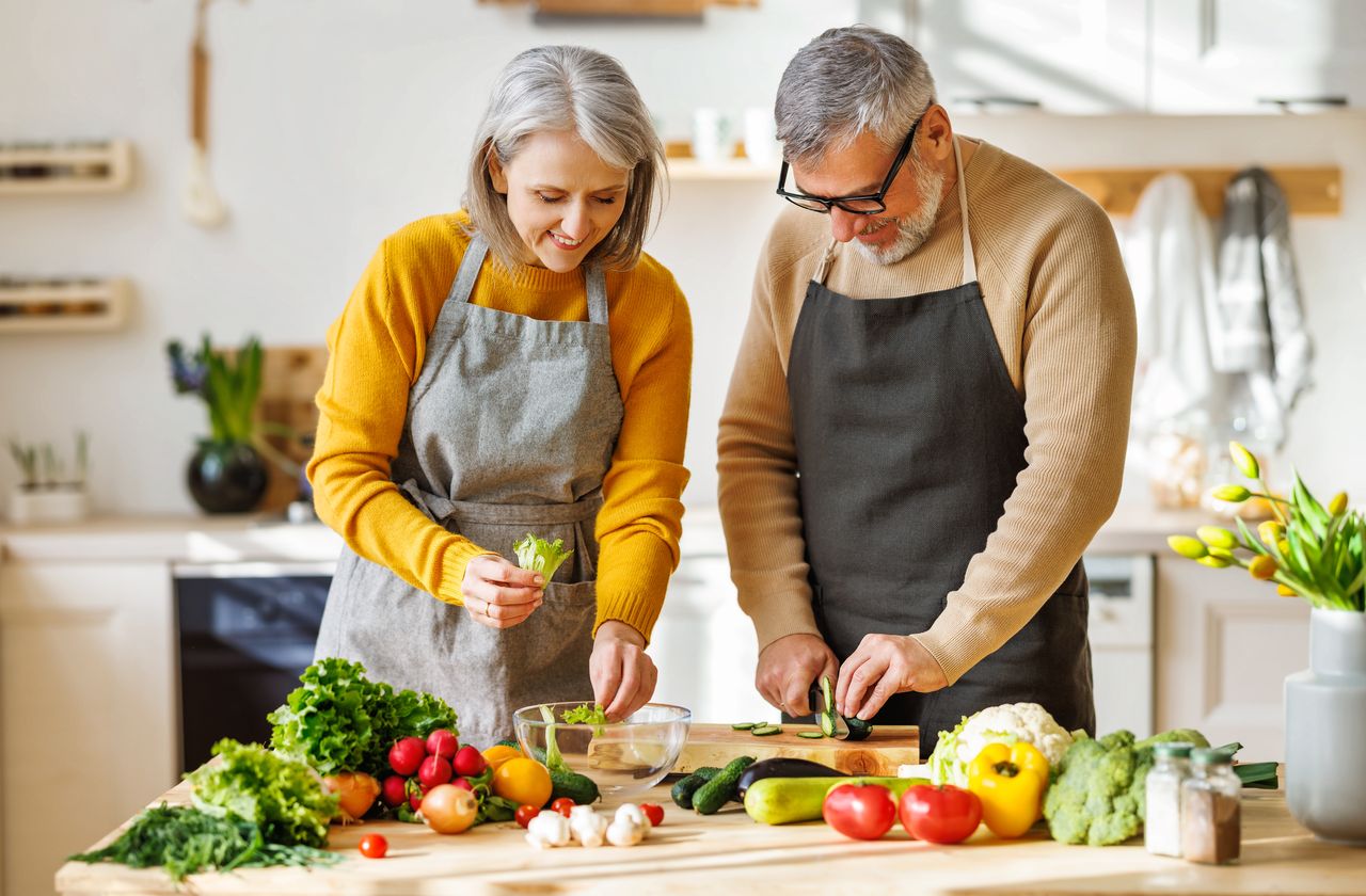 A Beginner's Guide to Exercise and Healthy Diet for Seniors- HealthifyMe