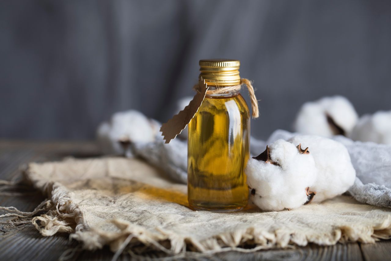 A Guide to Cottonseed Oil and its Health Benefits- HealthifyMe