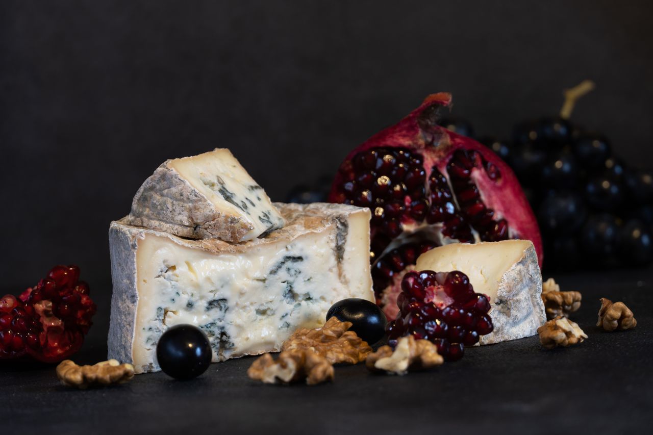 Gorgonzola Cheese: Health Benefits and Adverse Effects- HealthifyMe