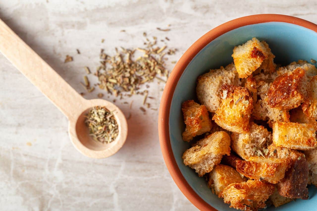 Croutons: The Bread With Crunchy Crispness- HealthifyMe