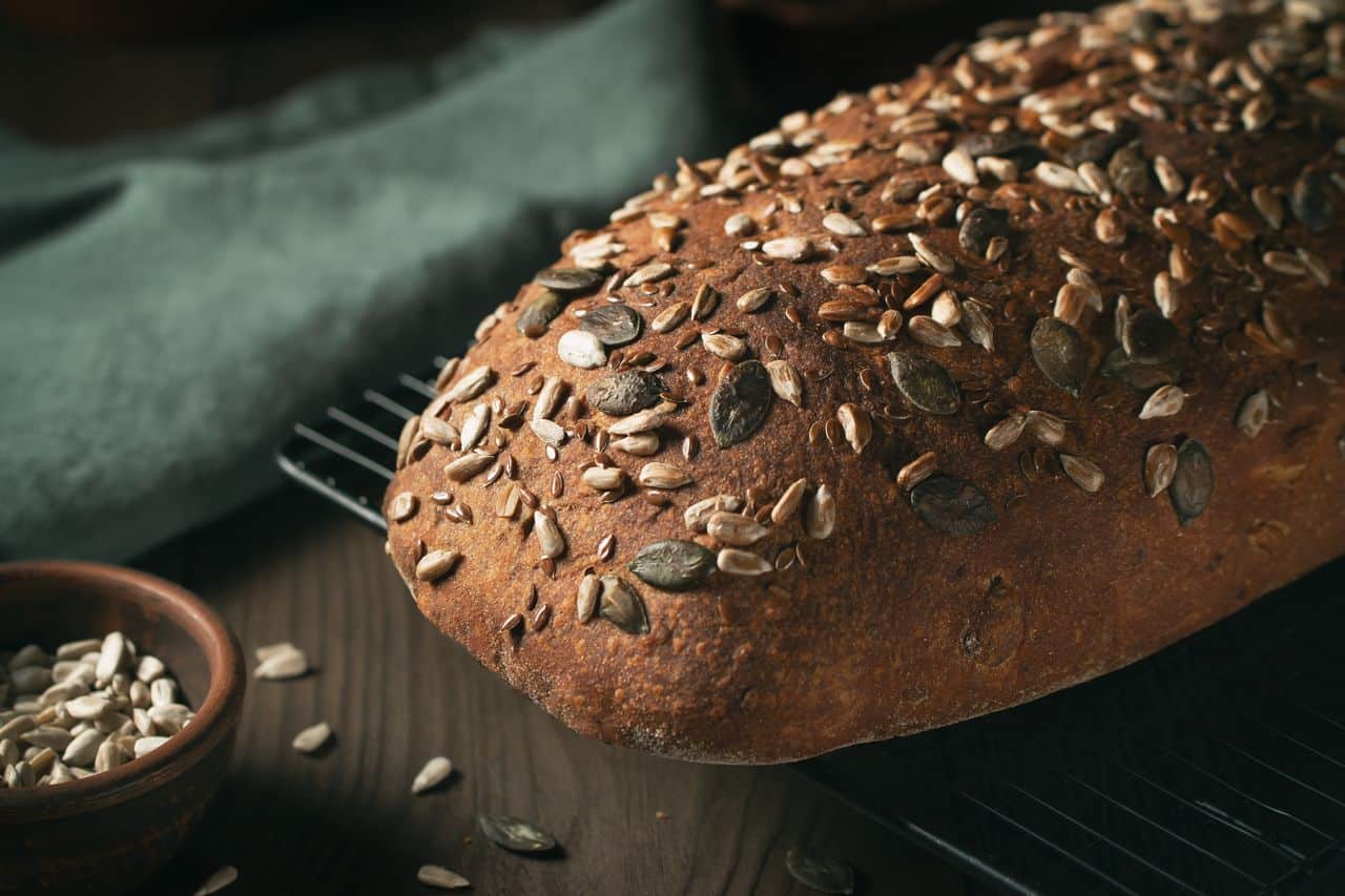 Viskas, ką reikia žinoti apie 12 grūdų duoną – HealthifyMe