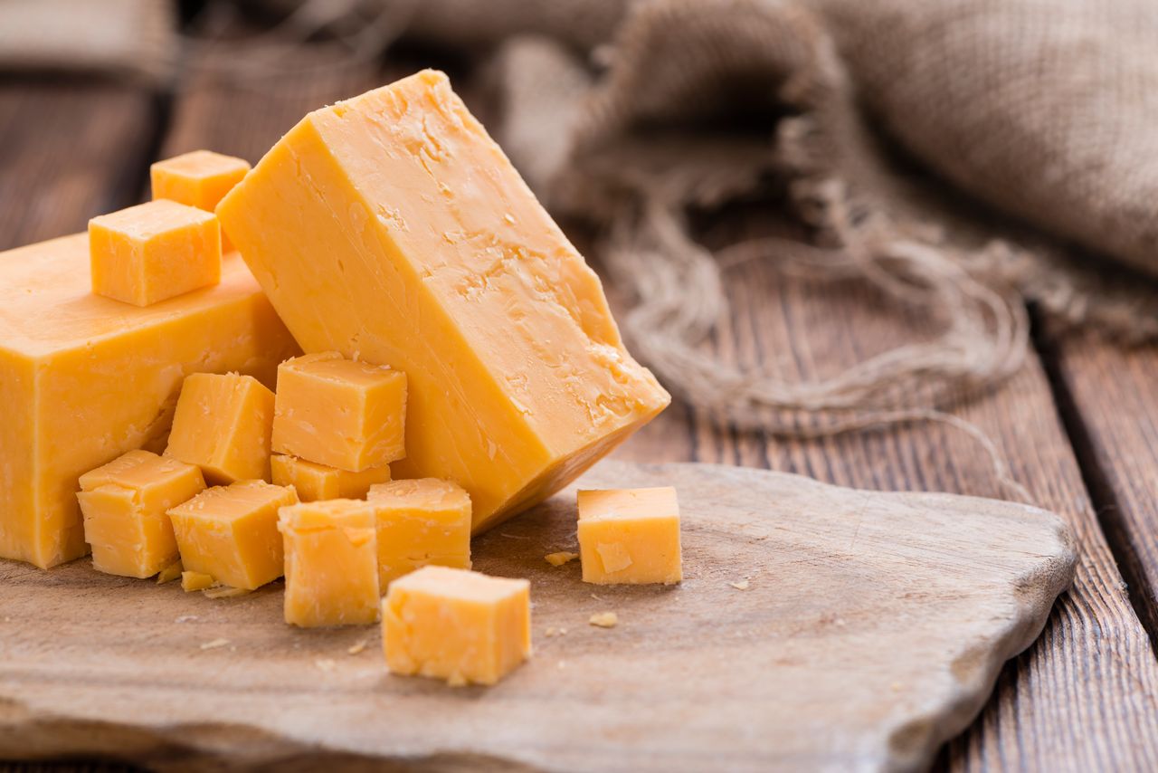 Cheddar Cheese: The Healthy Punch To Your Daily Diet- HealthifyMe