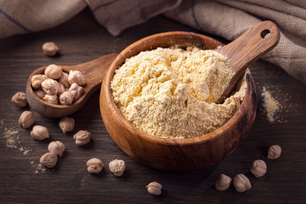 Chickpea Flour: A Nutritional Guide- HealthifyMe