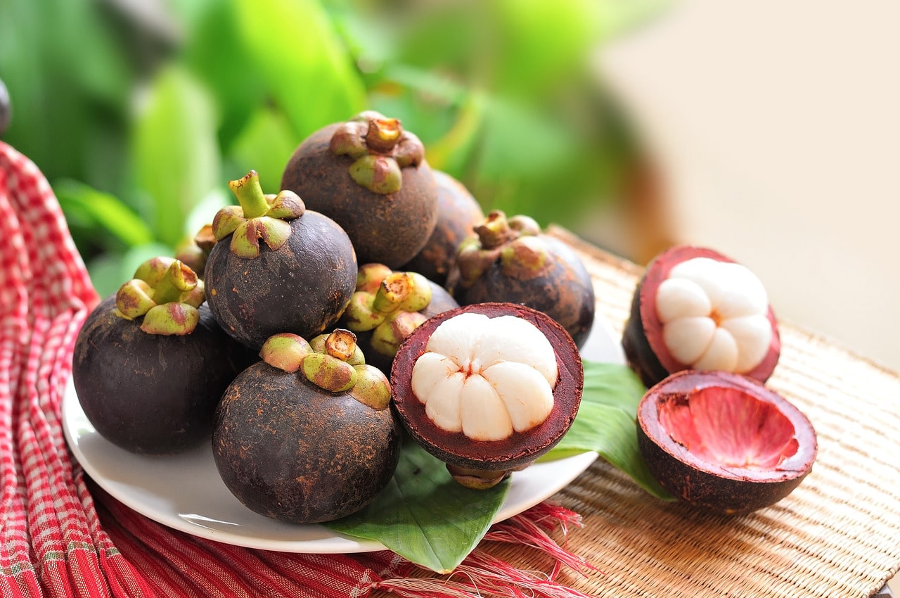 Mangosteen: A Guide to Its Benefits, Nutritional Profile, and Potential Risks